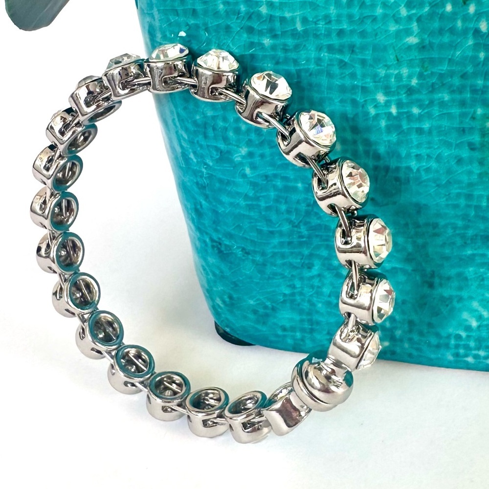CHICO’s “Rasa” Silver & Crystal Magnetic Closure Bangle Bracelet NWT​ - Picture 14 of 15